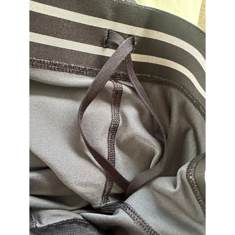 The North Face Animal Print Compression Back Zipper Pocket Capri Leggings S - Picture 6 of 6